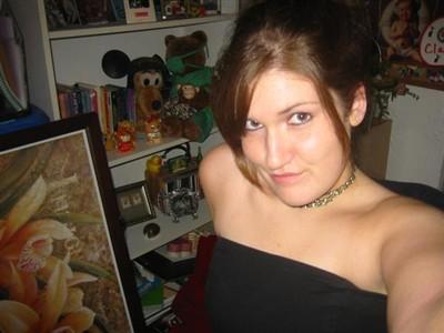 CelesVictoria2 zoekt Man die houdt van Seks, Dansen, Films, Boeken lezen, Astrologie, Disco's
