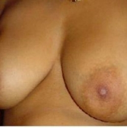 ChillyPunani heeft zin in Beffen, Neuken, Ongeremde Sex, Orale Sex, Standje 69, Pijpen, Tietneuken, Tongzoenen, Vaginale Sex, Vingeren